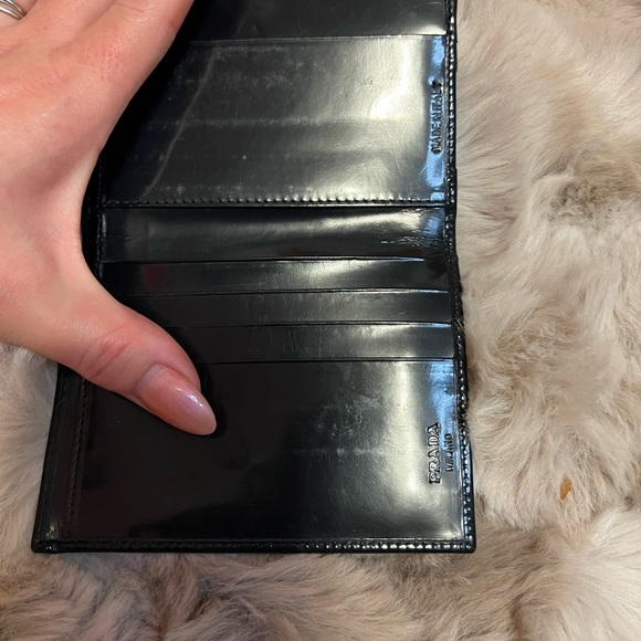 Prada Dark Navy Patent Leather wallet looks almost black - Picture 4 of 12